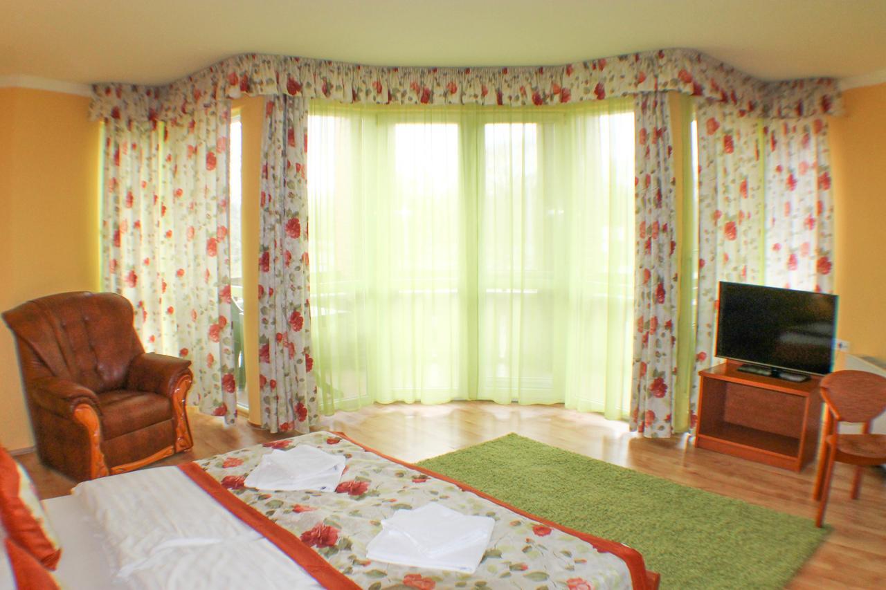 Hotel Jarja Hajdúszoboszló Dış mekan fotoğraf