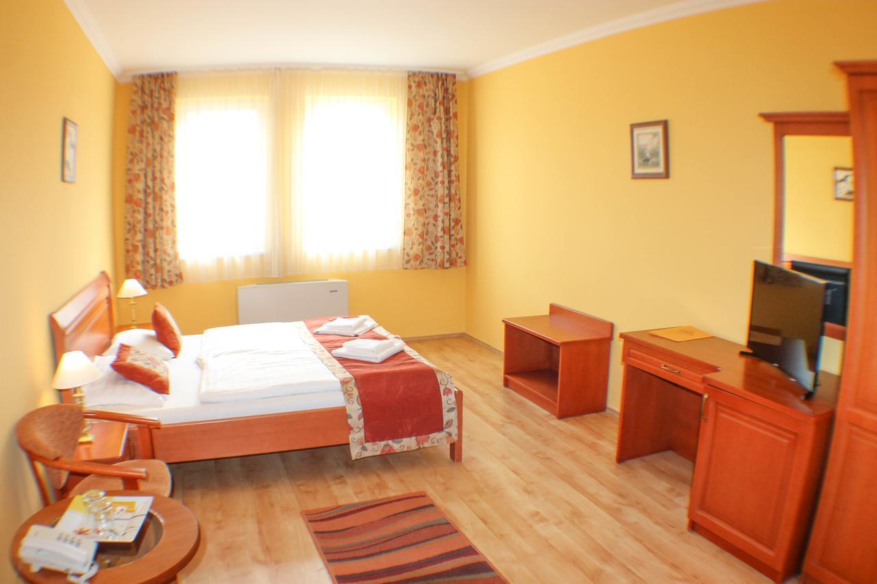 Hotel Jarja Hajdúszoboszló Dış mekan fotoğraf