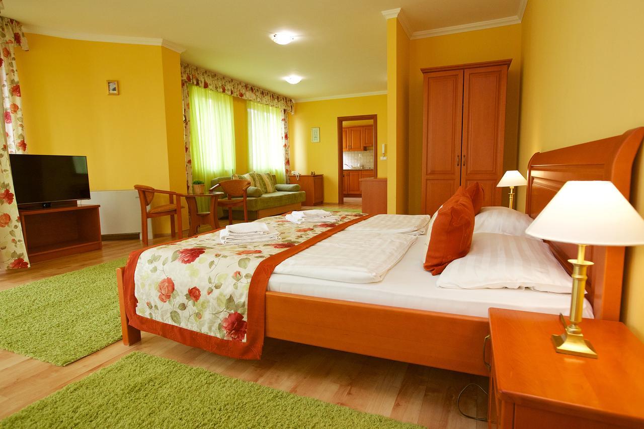 Hotel Jarja Hajdúszoboszló Dış mekan fotoğraf