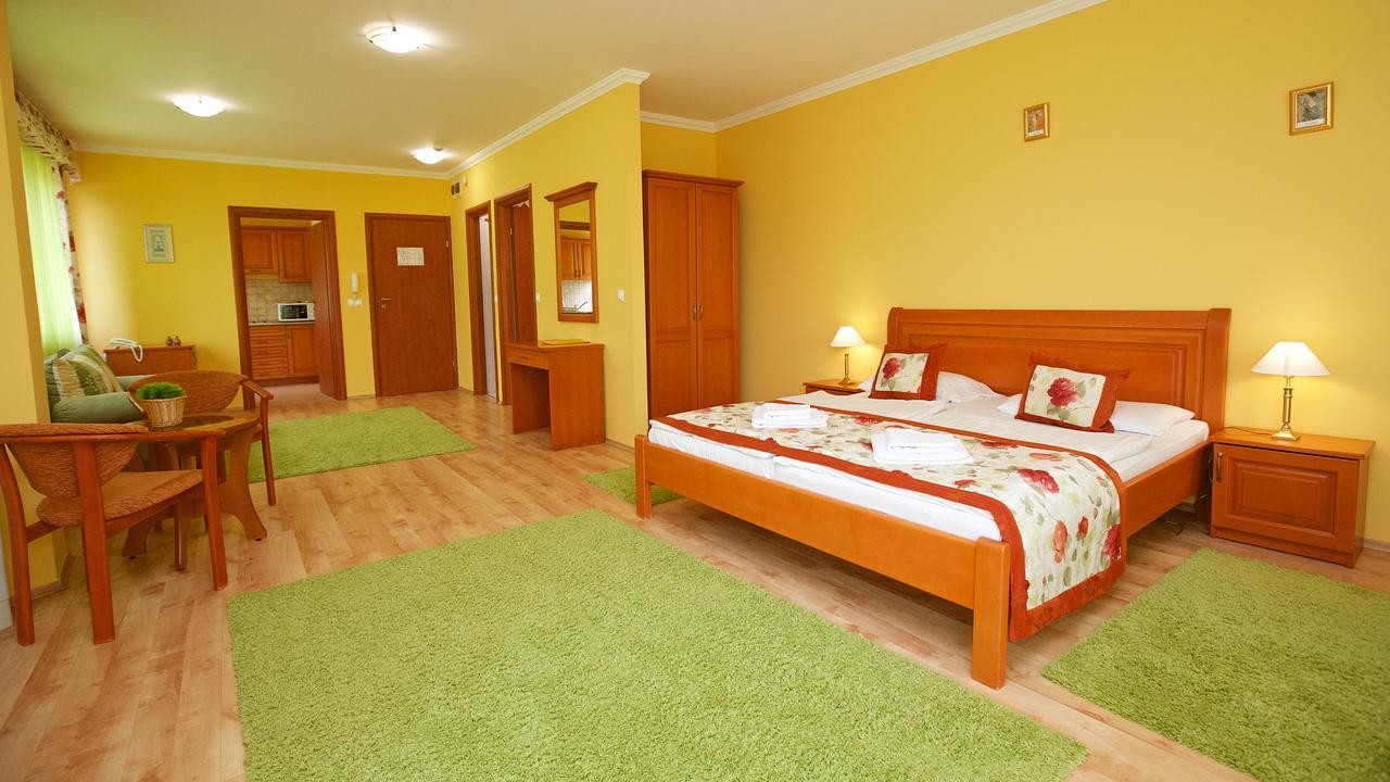 Hotel Jarja Hajdúszoboszló Dış mekan fotoğraf