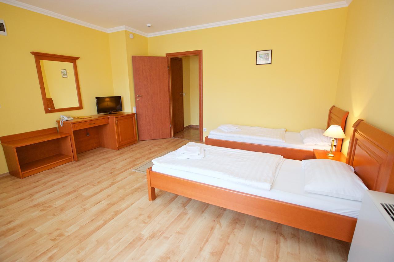 Hotel Jarja Hajdúszoboszló Dış mekan fotoğraf